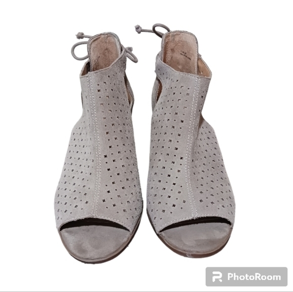 Lucky Brand Bracy Heel Peep Toe Cut Out Sandal - Picture 6 of 11